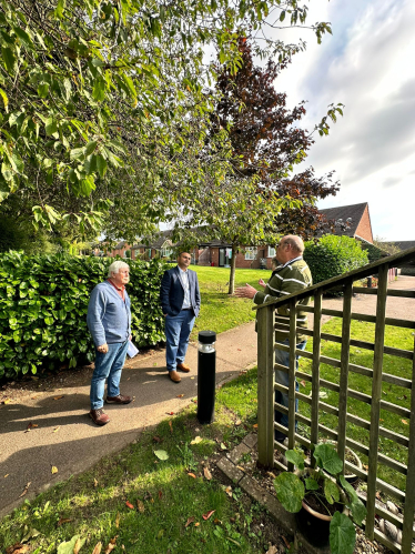 Peter meeting residents